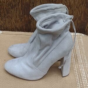 Forever 21 Gray Suede Ankle Booties Size 6